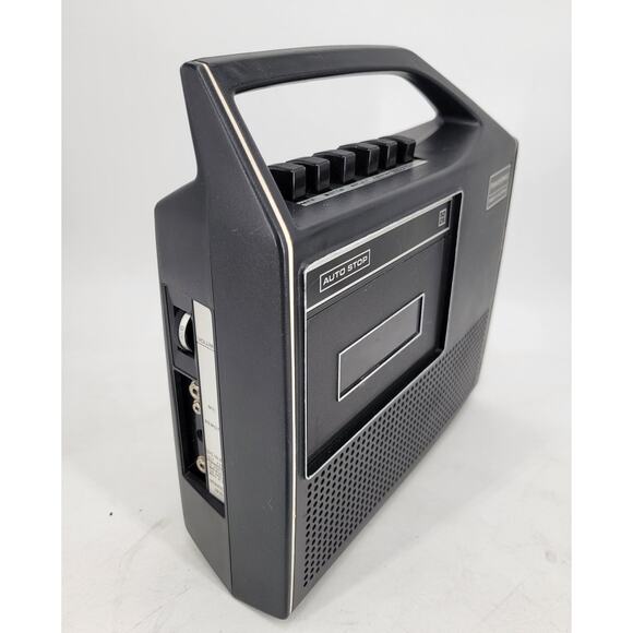 Panasonic Portable AC/DC Cassette Recorder with Adapter and Instructions - Picture 3 of 10